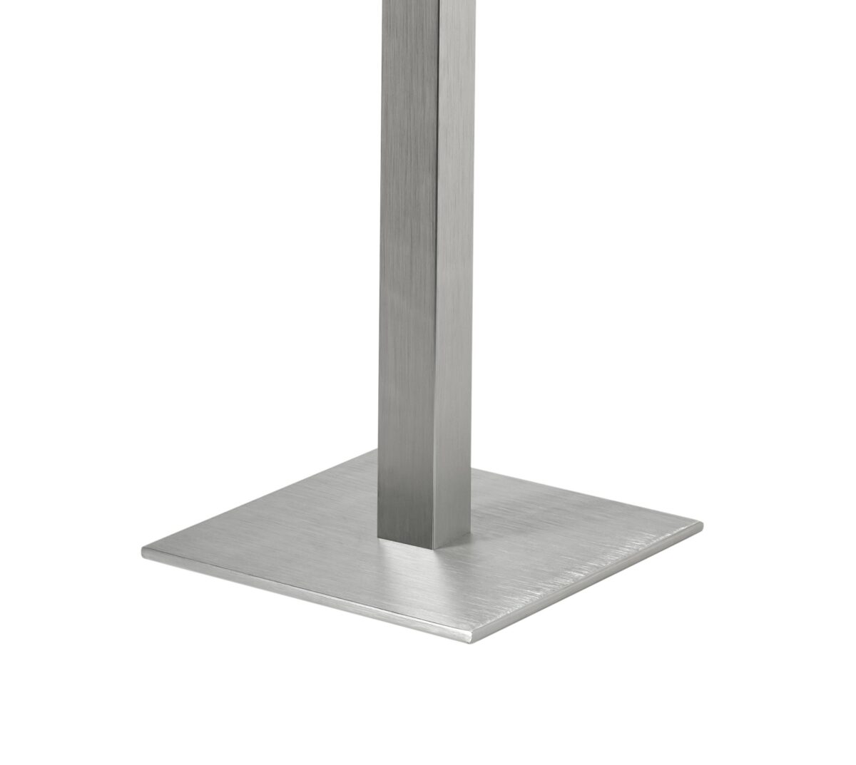 Vous pouvez voir le pied en métal d'une table attaché à la base centrale.