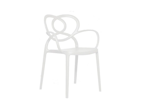 La imagen muestra una silla de resina de polipropileno blanca moderna con reposabrazos. Tiene un diseño minimalista, con líneas limpias y una superficie lisa. Parece ser ligera y apilable, adecuada tanto para uso interior como exterior. El fondo es simple y no distrae de la silla en sí, lo que la convierte en el punto focal de la imagen
