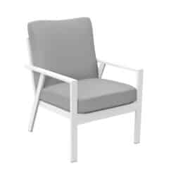 La imagen muestra un sofá moderno de una plaza con estructura de metal pintado en blanco y cojines en tonos neutros grises. El diseño es minimalista y funcional