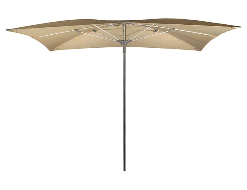 Para-sol rectangular de color beix amb estructura metàl·lica, oferint una àmplia cobertura i durabilitat, perfecte per a espais exteriors grans. Ideal com a para-sol comercial per a restaurant
