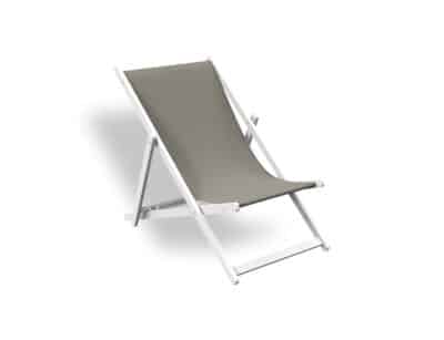 Mini gandula plegable de disseny minimalista en color cendra, amb estructura de fusta i seient de tela resistent, aïllada sobre fons blanc