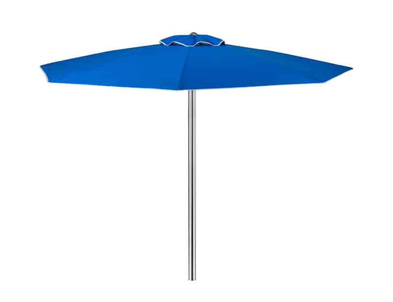 La imatge mostra un para-sol de color blau. El para-sol té un disseny clàssic. Està sostinguda per un pal prim i metàl·lic. La tela del para-sol sembla resistent. Ideal per a para-sols comercials per a restaurants