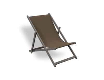 Mini gandula plegable de disseny minimalista en color marró fosc, amb estructura de fusta i seient de tela resistent, aïllada sobre fons blanc