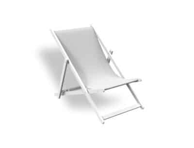 Mini gandula plegable de disseny minimalista en color blanc, amb estructura de fusta i seient de tela resistent, aïllada sobre fons blanc