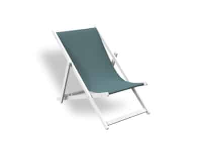 Mini gandula plegable de disseny minimalista en color blau acer, amb estructura de fusta i seient de tela resistent, aïllada sobre fons blanc