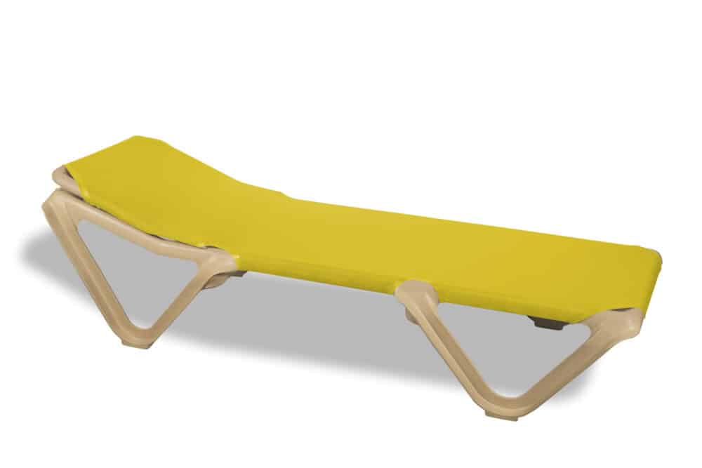 Beach sun lounger with sand-coloured structure and yellow fabric, ideal for outdoor areas and outdoor rest areas